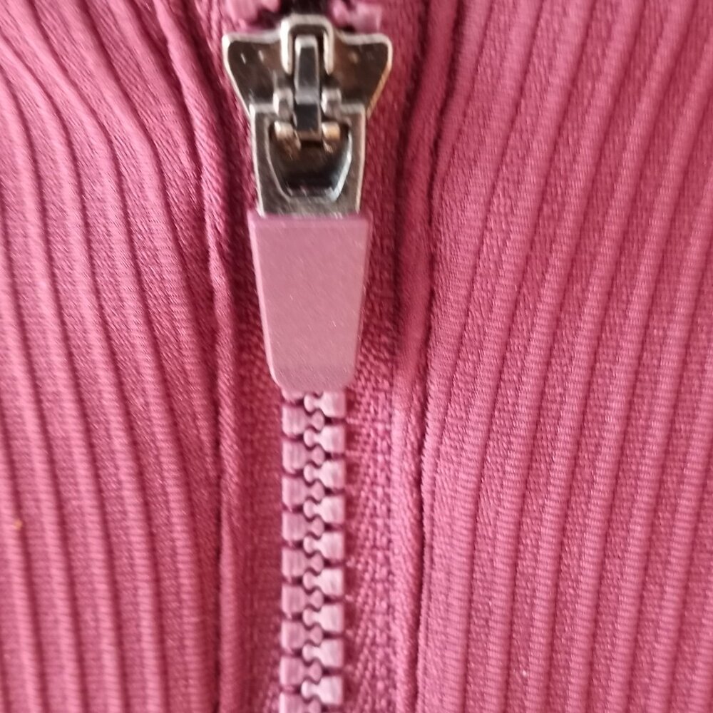 '90 Degree' by Reflex Burgundy Cropped Top Size L NWOT - Picture 12 of 14